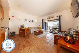 MarinaPark Hill Beach Apartment - 9