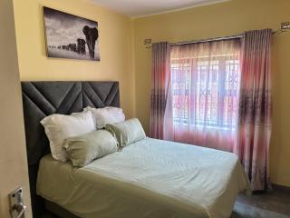 Hatfield - Staylax Manor 3 - 8