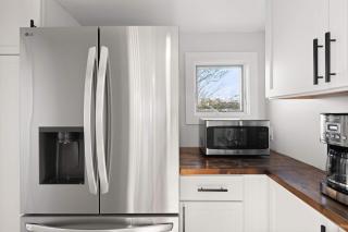 Unique Architectural Home Walk to town and beach - 3