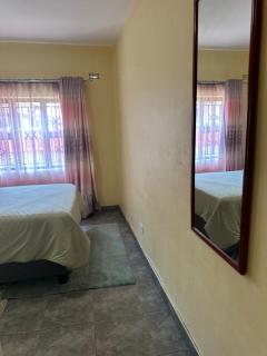 Hatfield - Staylax Manor 3 - 5