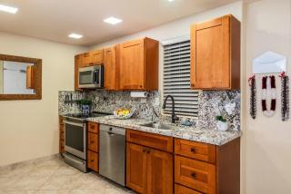 Eldorado E102 · EL E102 Quiet Condo w Lanai AC Beach Cabana Gym - 6