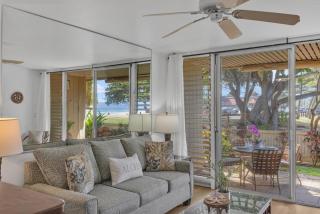 Hale Kai 110 · HKI 110 1BD Condo w Oceanviews and Oceanfront Poo - 3