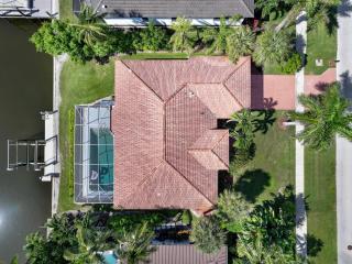 Seaside waterfront home with heated pool and dock - 8