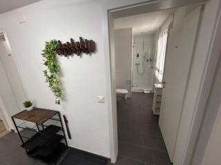 Modern 80qm Flat with Balcony & free Parking - 3
