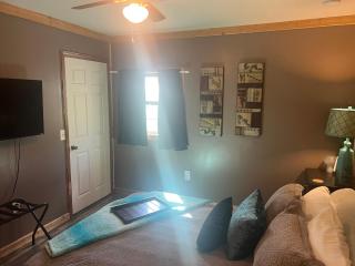 Country Cottage Love Nest Lake Cumberland Queen deluxe air mattress - 8