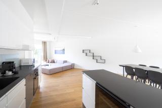 Fantastic modern 3-BR in prime location - 239 - 8