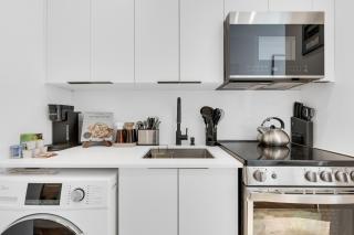 The Speakeasy Suite 503 With Parking - 3