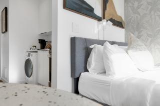 The Speakeasy Suite 503 With Parking - 4