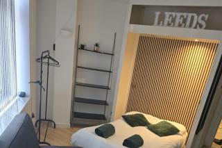 Compact Studio l Sleeps 3 in Leeds - 6