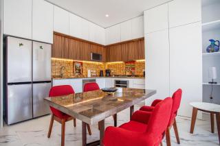 Penthouse 1BR + Rooftop Paradise | Romantic Zone - 9