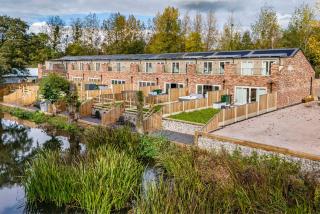 6 Riverside Mews - 9