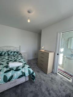 Nice 4 Bedroom House 3 bath In Chigwell, Hainault - 4