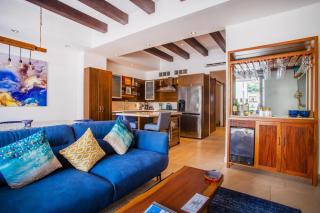 Workspace, Mini-Bar and Rooftop Pool, 2BR Retreat - 9