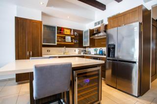 Workspace, Mini-Bar and Rooftop Pool, 2BR Retreat - 7