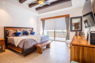 Workspace, Mini-Bar and Rooftop Pool, 2BR Retreat - 5