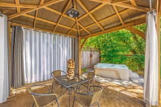 Lovely Creekside Wine Country Home in Glen Ellen - 3