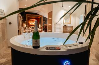 Love Room Vendée avec JACUZZI privatif - 0