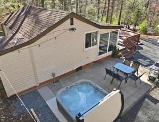 Pocono cabin with hot tub and private pool at Shawnee Mtn - 4