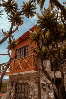 Casa Runa de pedra com vista para o morro da baleia - 7