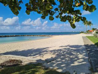 Beautiful Modern Condo on 7 Mile Beach - 9