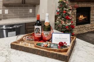 Big Hill Retreat in Suncadia- Hot Tub, BBQ, Stadium Style Loft, Fully Equipped Kitchen, Hi-speed Wi-Fi - 7