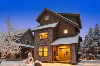 Big Hill Retreat in Suncadia- Hot Tub, BBQ, Stadium Style Loft, Fully Equipped Kitchen, Hi-speed Wi-Fi - 4