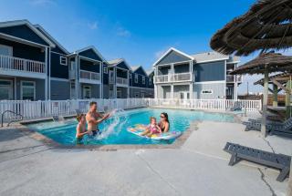 Walk to Beach Hot Tub Community Pool Water View - Padre Island - 3
