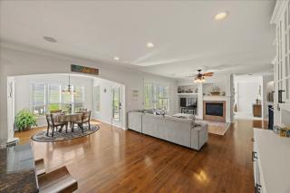 Beautiful relaxing private villa next to a pond smart home and Traeger Grill - 7