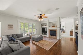 Beautiful relaxing private villa next to a pond smart home and Traeger Grill - 2