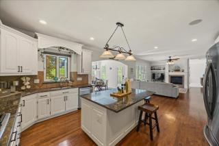 Beautiful relaxing private villa next to a pond smart home and Traeger Grill - 1