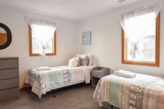 12216 - Beautiful Views of Cape Cod Bay Access to Private Beach Easy Access to P-Town - 1