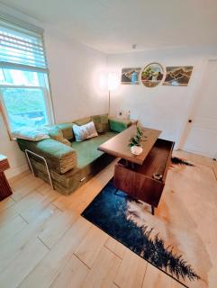 Small Town Mountain Side Home Close to Nature and Parks - 8