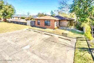 White Sand Getaway steps from Beach - 0