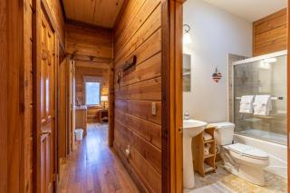 Raccoon's Paw Lodge - 1