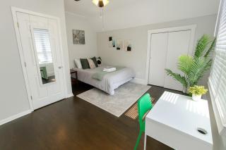 Cute and Spacious Wrigleyville Apt - Private Deck - 8