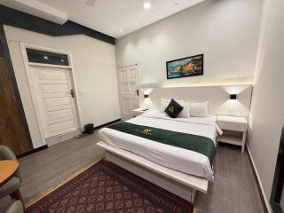 The Minimalist F-7 Markaz - 1