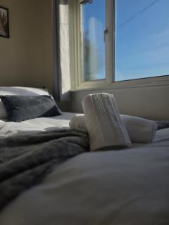 Stylish 3-Bed Home with Parking - Ideal for Long Stays - 7