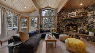 Sparrow by AvantStay Modern Mountain Retreat w Hot Tub Pool Table Games - 4