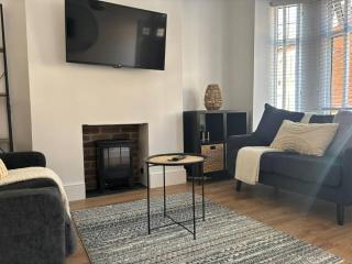 Cosy & stylish home contractor friendly - King size bed - Netflix - Fast Broadband - Private Garden - Coffee machine - 2