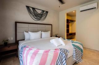 Stylish 1BD Retreat with Swim-Up Pool - 7