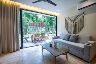 Stylish 1BD Retreat with Swim-Up Pool - 5