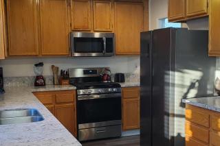 Family Home with Hot Tub! 2 Mi to Dtwn Riverside - 2