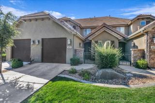 Coral Ridge 3BR Home - Pool Access and EV Charging - 9