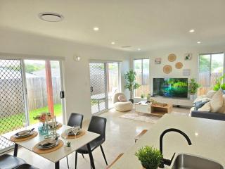 Modern Logan Reserve Retreat - 9