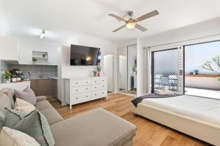 Spacious Bondi Studio With Large Private Terrace - 0