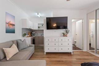 Spacious Bondi Studio With Large Private Terrace - 2