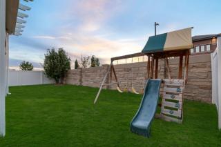 Spacious Family Retreat Near Ski Resorts - 5