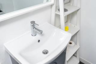 Convenient 2BR House with Great Transport Links - 9