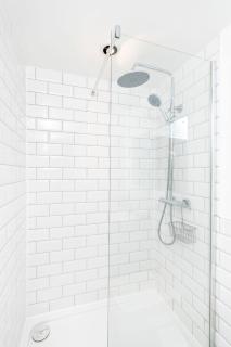 Convenient 2BR House with Great Transport Links - 7