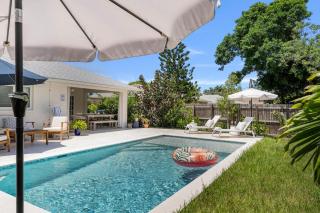 Beach Hideaway Heated pool 2Bike 3 Bd 2 Bath BBQ - Naples - 4